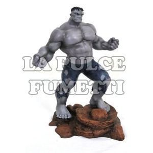 MARVEL GALLERY - HULK GREY  PVC DIORAMA